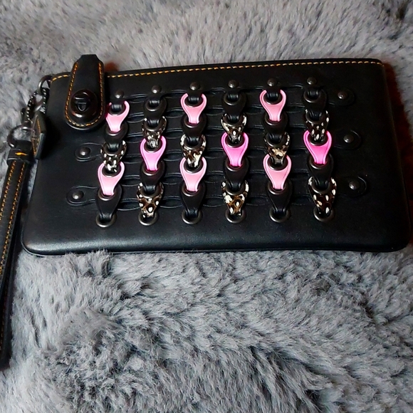 SOLD🥰 Coach 1941 exotic 21 wristlet wallet  in smooth glovetanned 🖤🩶🤍🩷 - Picture 3 of 15